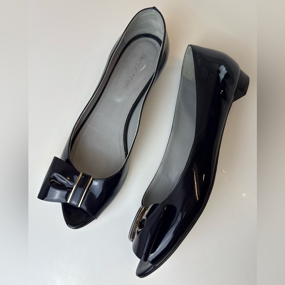SERGIO ROSSI Navy Patent Leather Peep Toe Bow Low Heel Pumps Size 38.5